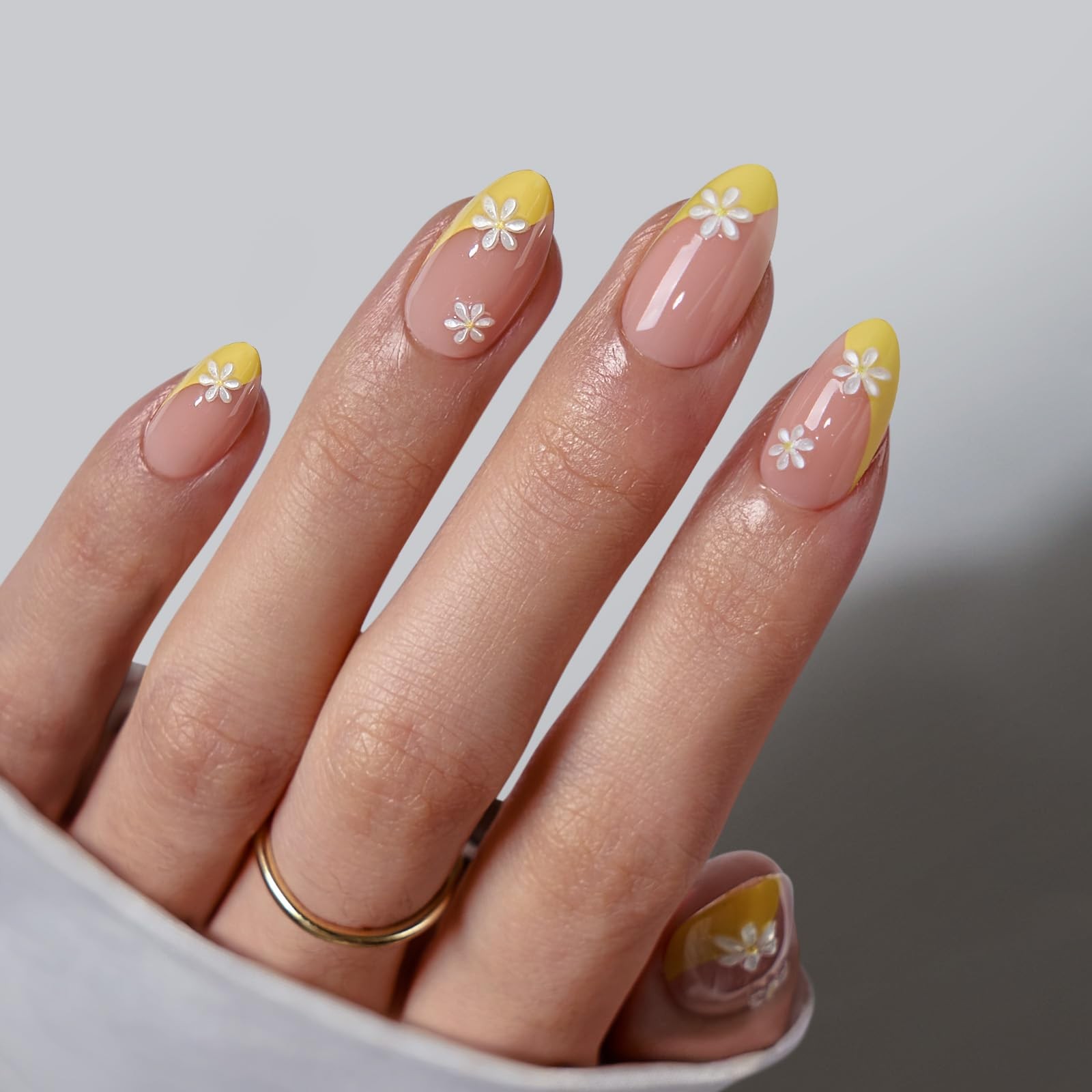 Press On Nails, Daisy, Short Almond, Yellow French Tips, 32Ct