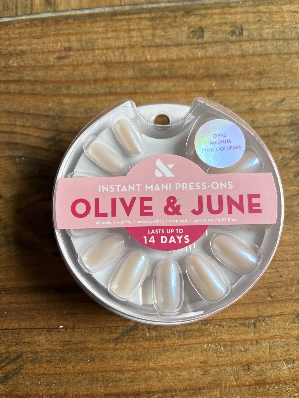 Olive & June Press On Nails The Instant Mani Color “Pinkgold Fish”