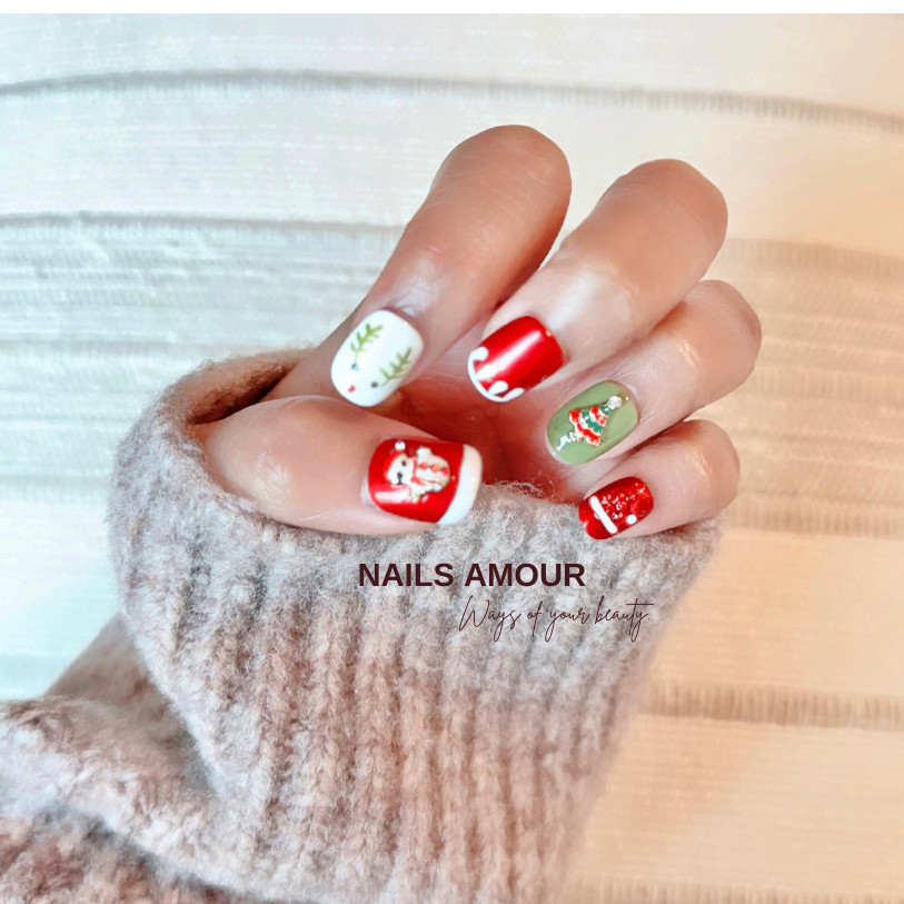 Christmas Press-on Nails-Vibrant Red & Green Holiday Vibes Handmade Nails