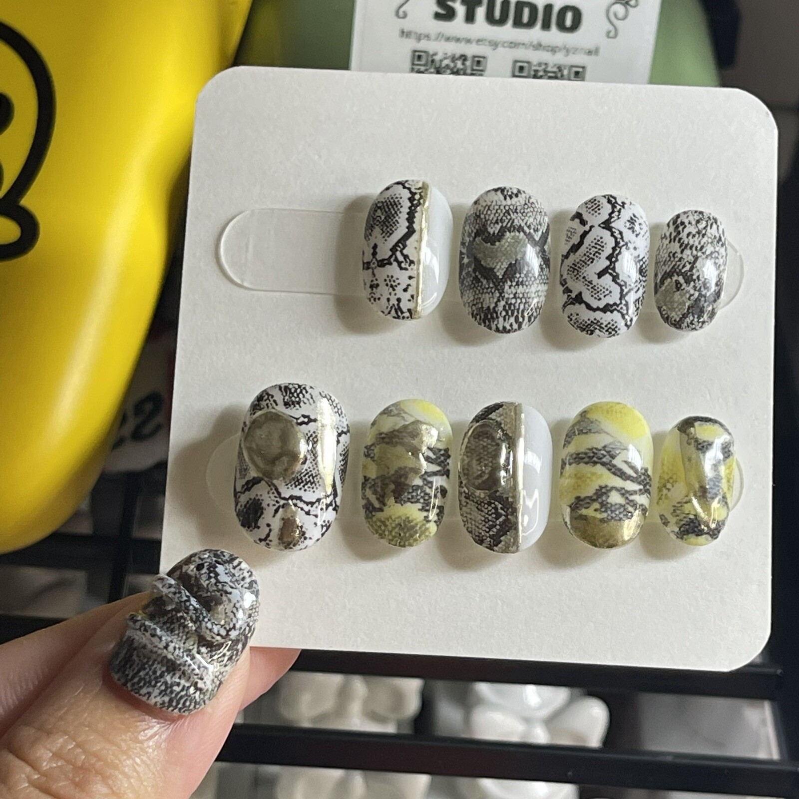 🔥CUSTOM Cool snake pattern 3D Handmade Gel short nails，Press On size：M