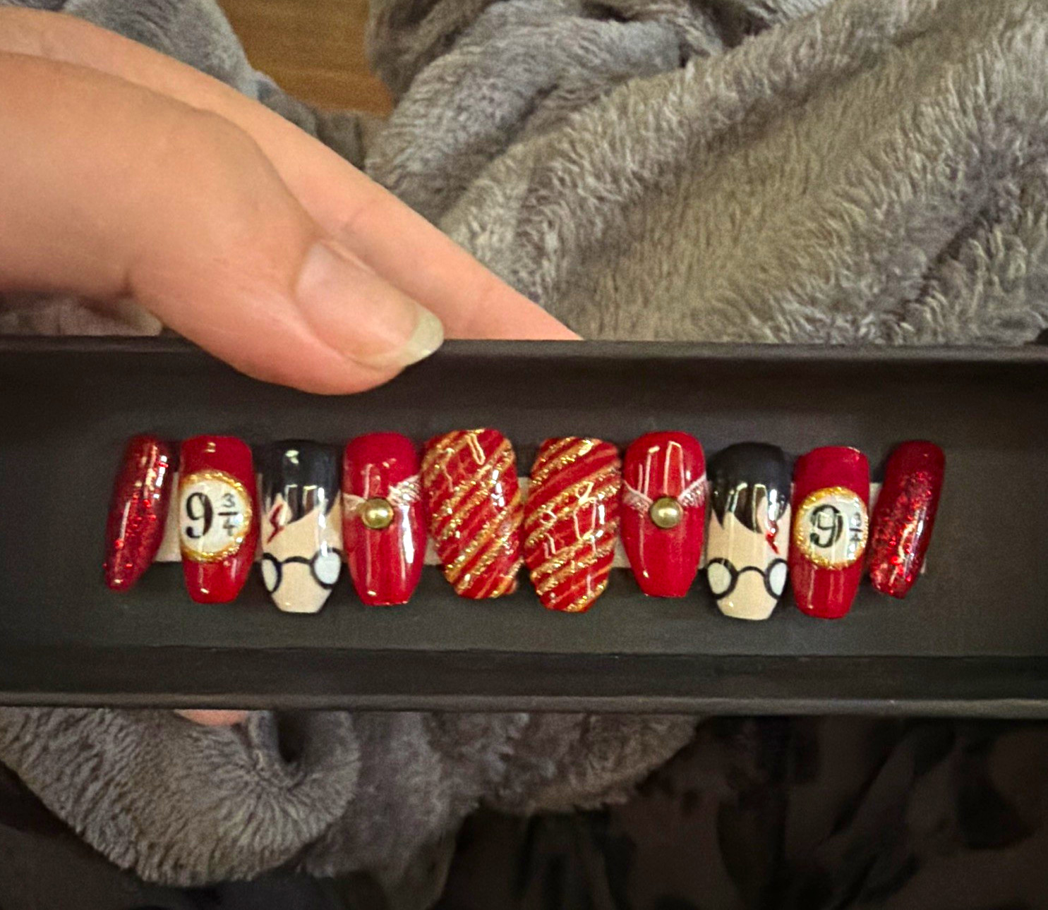 Harry Potter Square handmade Nails Medium Acrylic Pre-Designed Glitter Red/Gold
