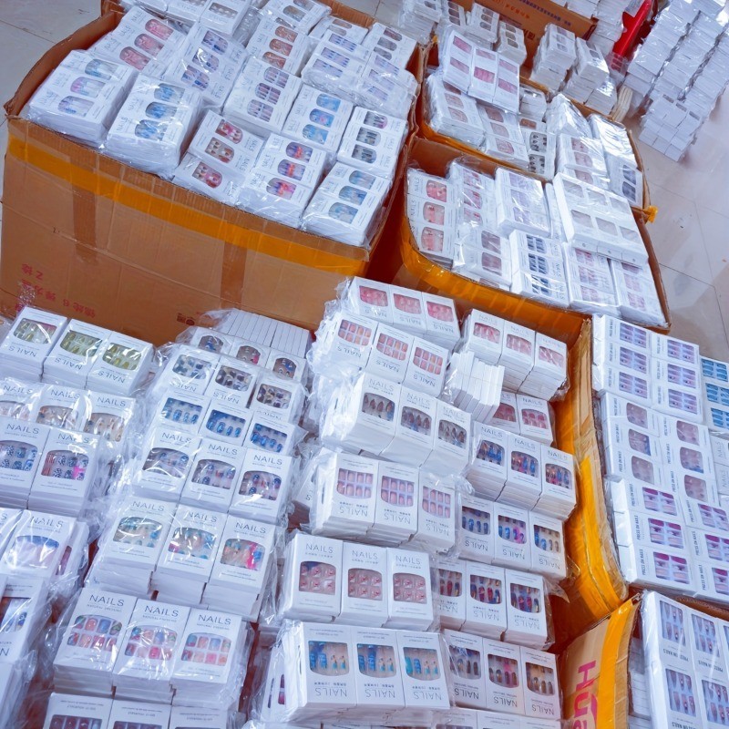 9 Boxes/216 Nails Randomly Combined, with 2000 Different Styles of Fake Nail Art