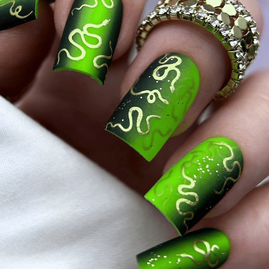 48P Short Square Press on Nails Green Black Gradient Gold Snake Fake Nails