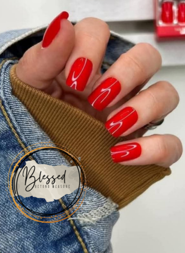 Red Aspen Press On Nails – Tulips For Tatum Short | Coffin | Classic Red | Gloss