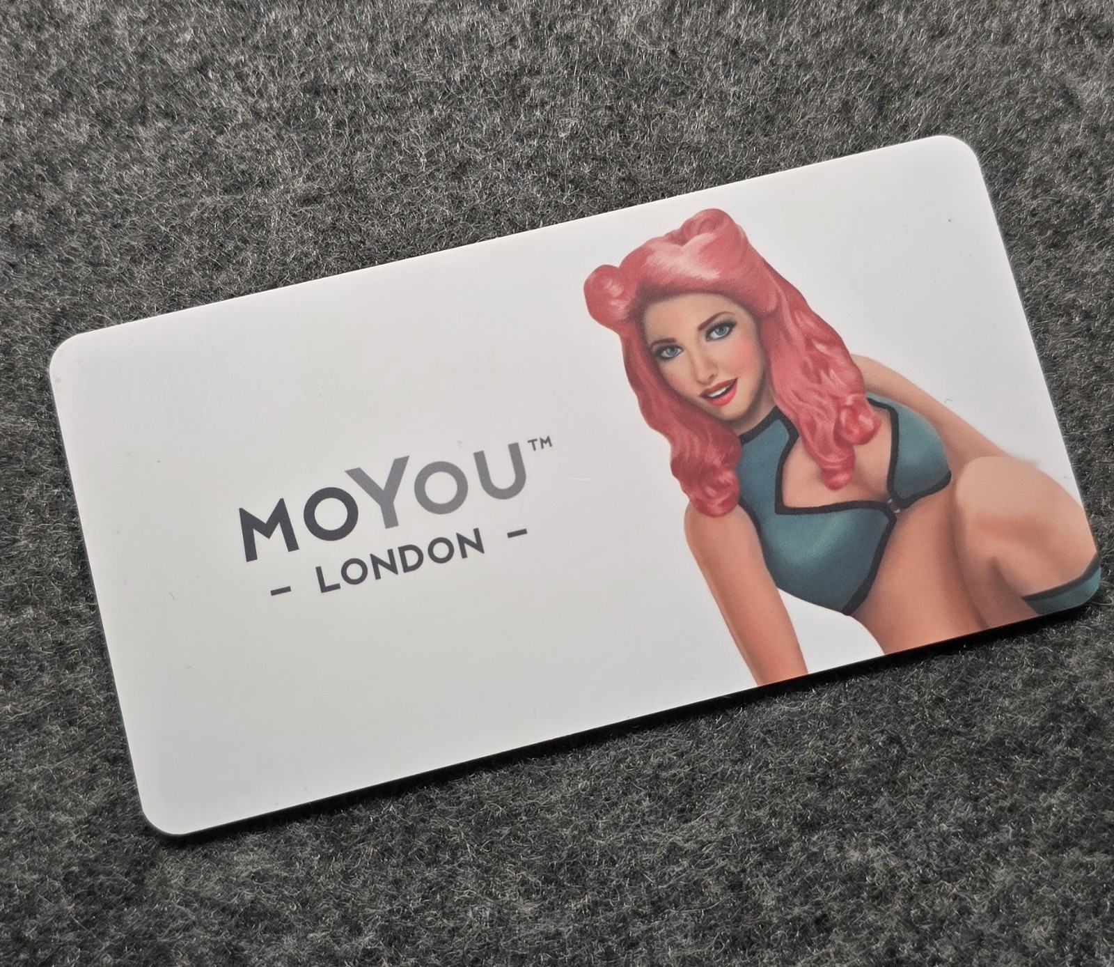 MoYou-London Back To The 90’s 02 Nail Stamping Plate Retro Outfits Clothes Shirt