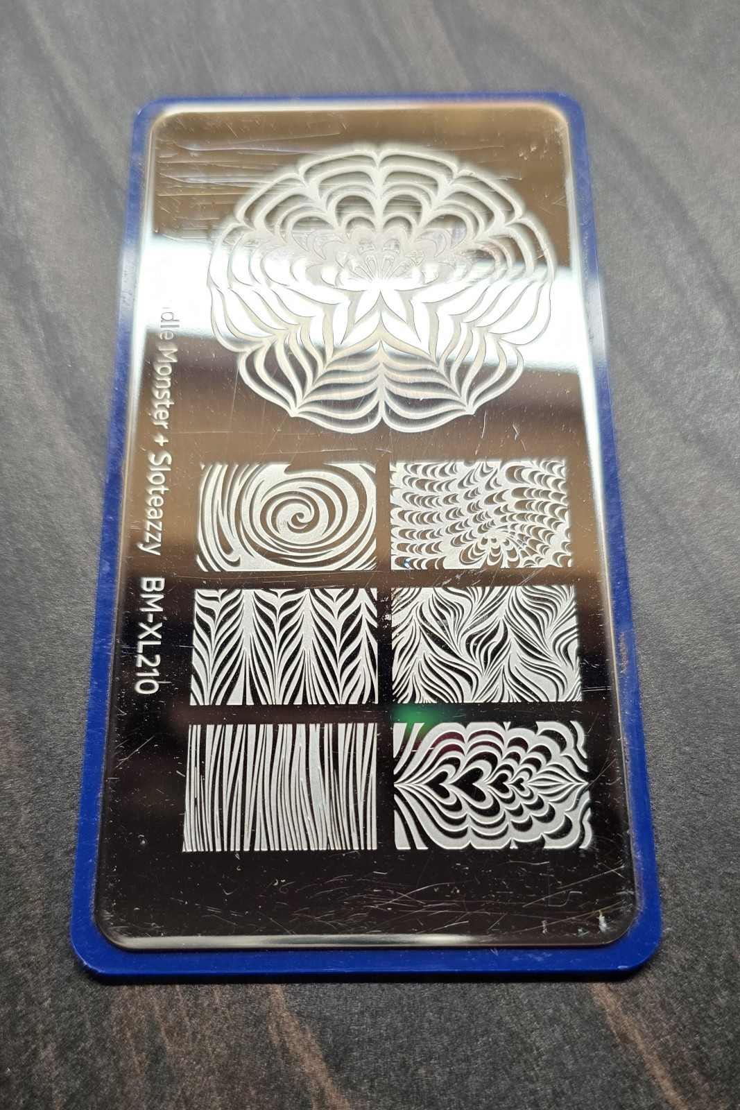 BM-XL210 Maniology Bundle Monster x Sloteazzy Swirl Stripe nail stamp plate Htf