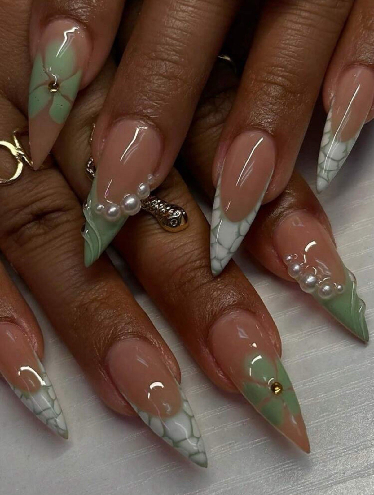 ENEN Medium Almond 3D Self-Adhesive French Floral Press-On Nails Nude Green
