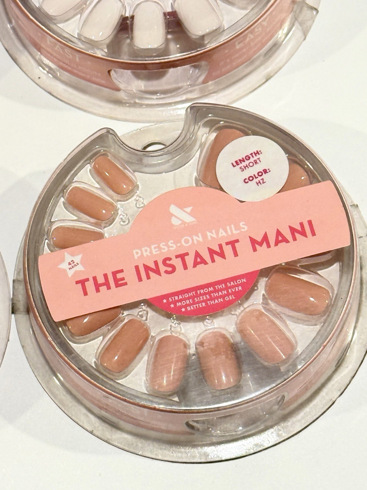 Olive and June Press-On Nails The Instant Mani Short Length Nude White Daisy X4