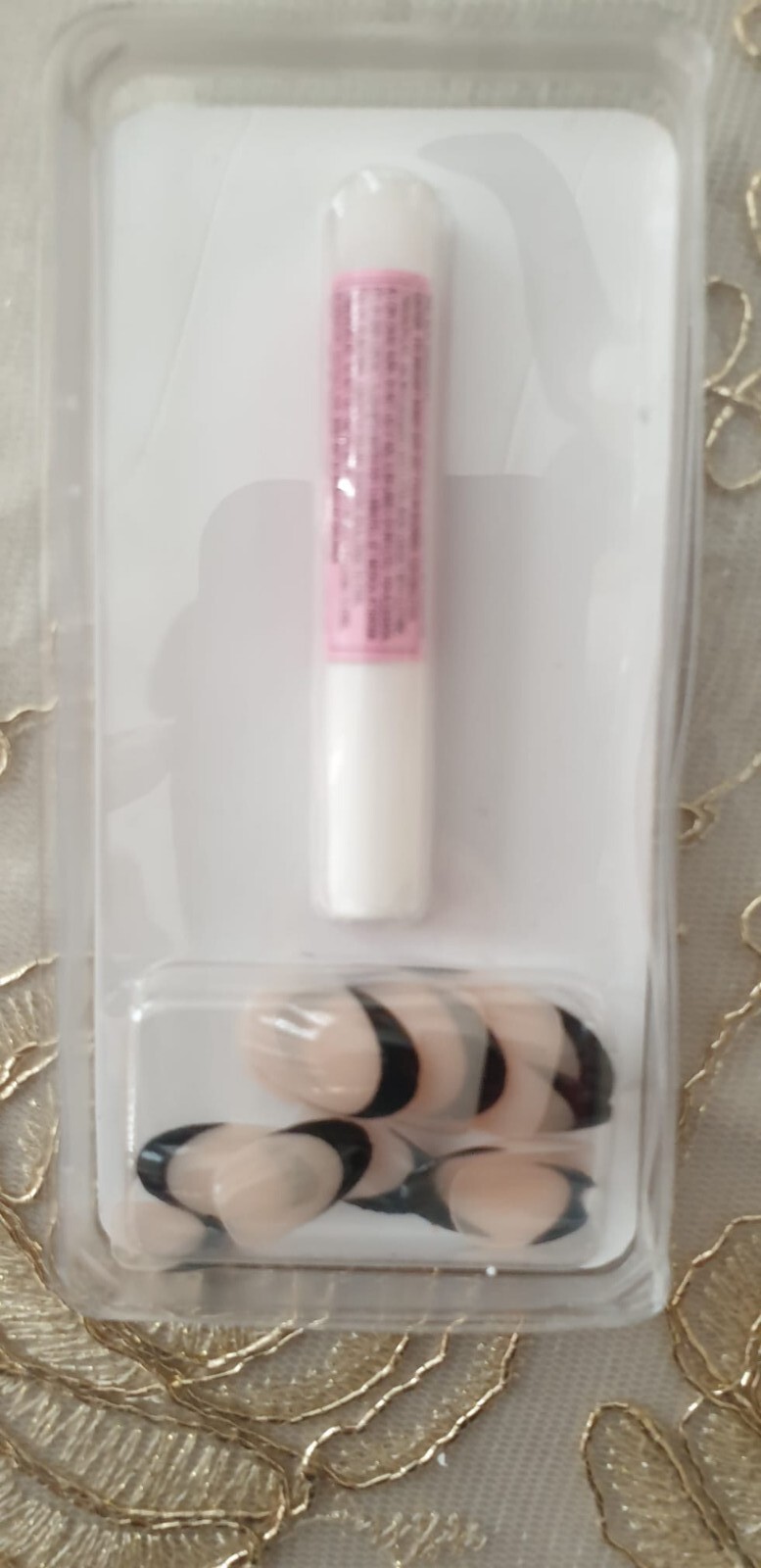L.A. Girl Oh So Shiny Gel Shine Nails (24 Tips & 1 Glue each)
