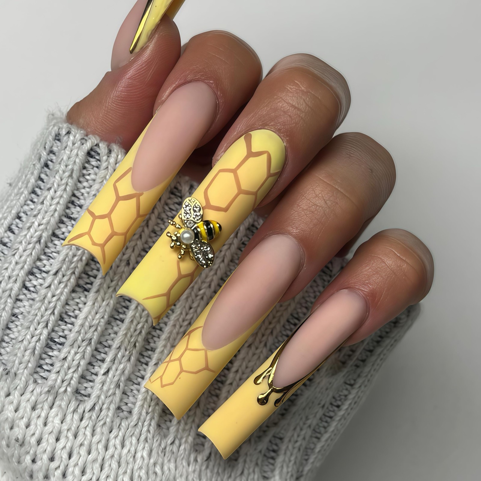 100PCS Nail Charms and Gems Gold Bee Yellow Flower for Nails Design，3D Daisy …
