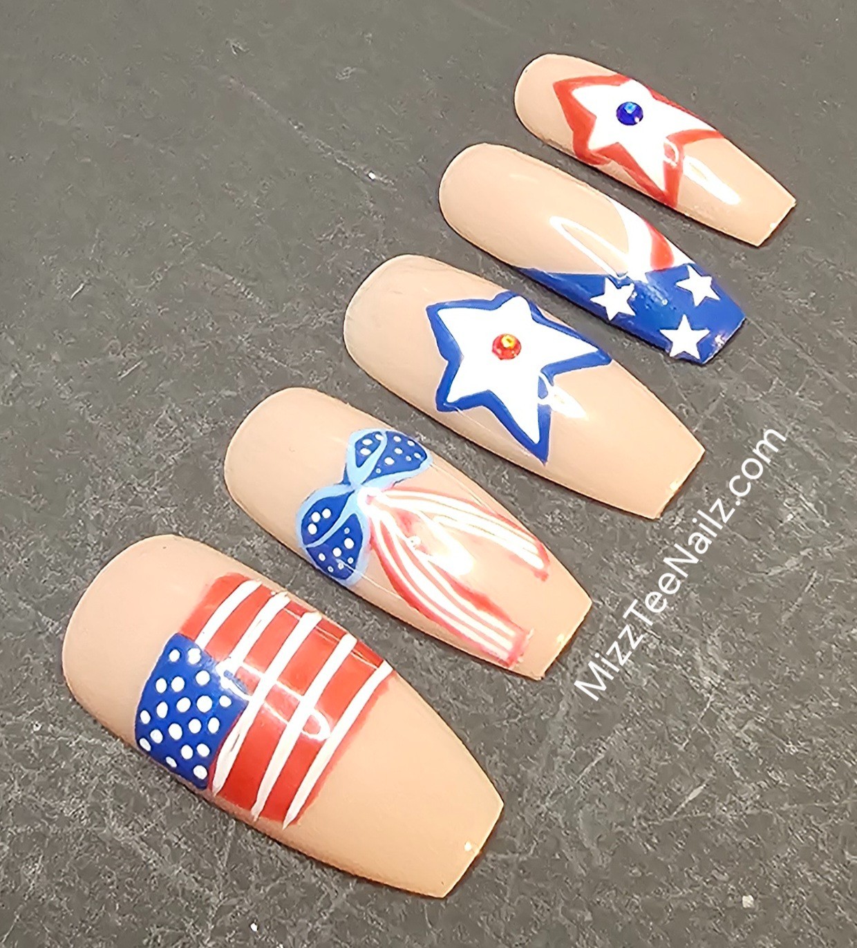 Press-On Nail Set # 106: Freedom