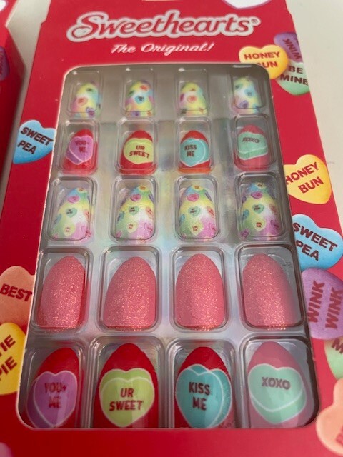 SWEETHEARTS THE ORIGINAL SET/2 20 COUNT PRESS-ON NAILS 40 Total Valentines’ Day