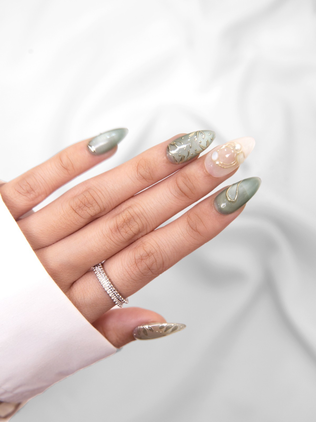 SIYOU | Emerald Grace | (Short Almond) Green White Press-On Nails (10pc Kit)