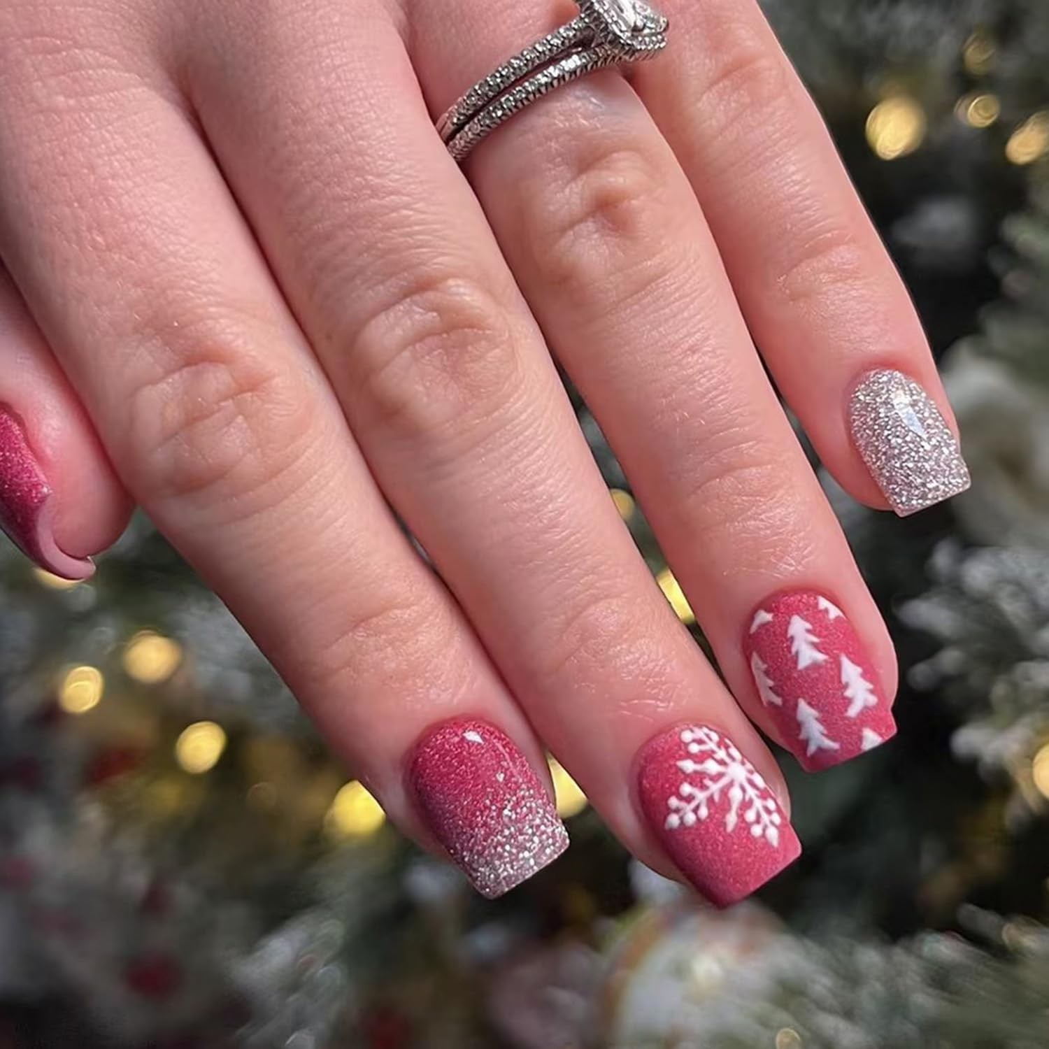 24 Pcs Christmas Press on Nails Short Square Fake Snowflake Christmas Tree De…