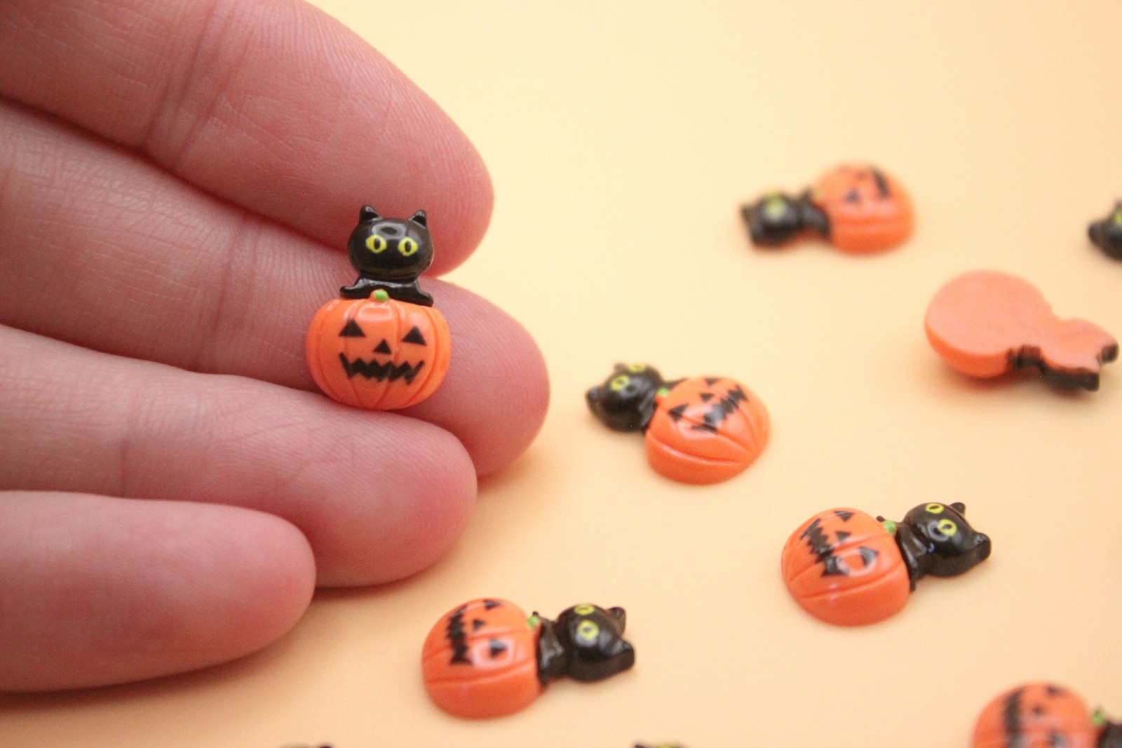 Mini Black Cat & Pumpkin 8Pk 1:24 Scale Flatback for Halloween Craft, Nail Art