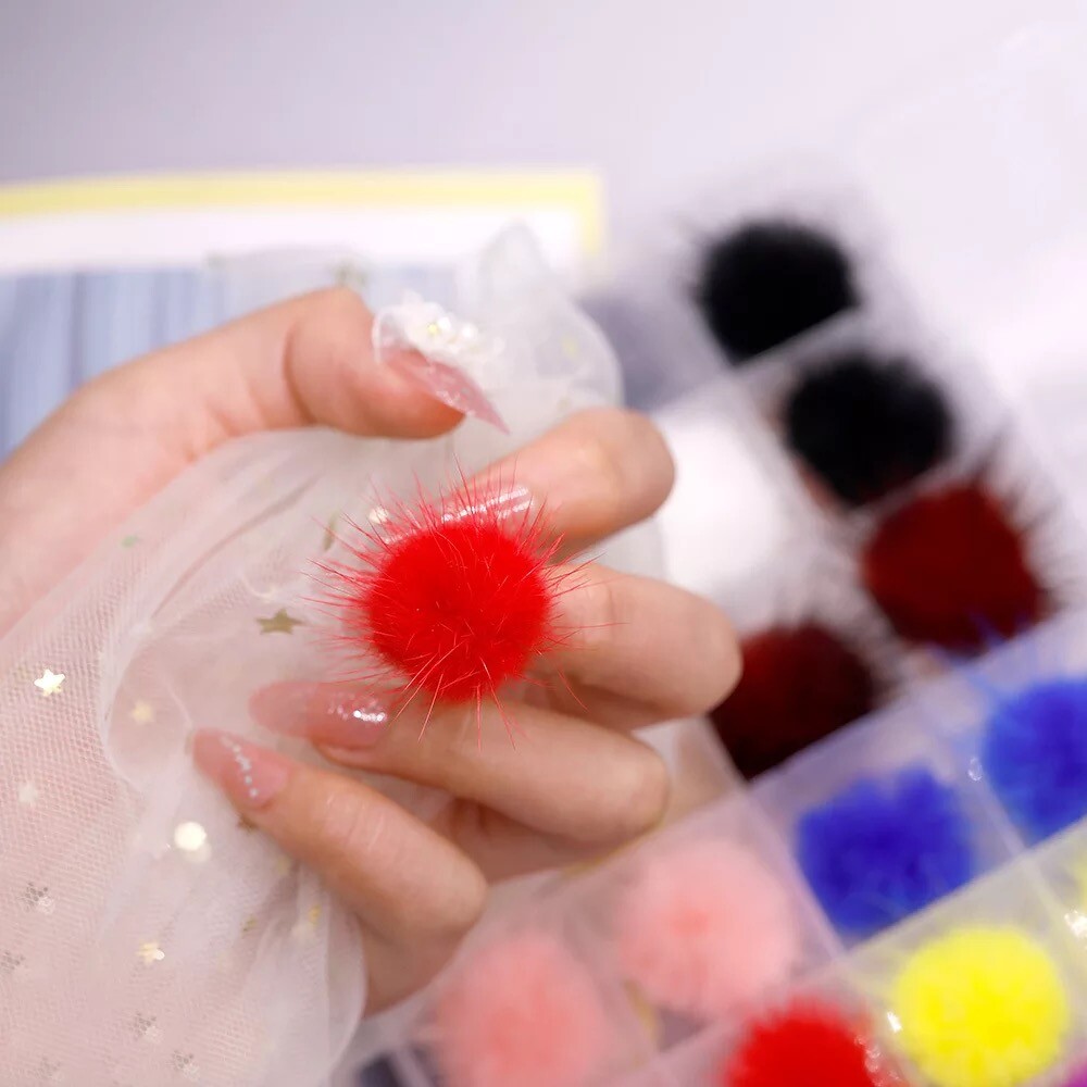 HunCo Nail Magnetic Pompom 6pcs Fluffy Balls Hearts Fur 2022 Winter Accessories