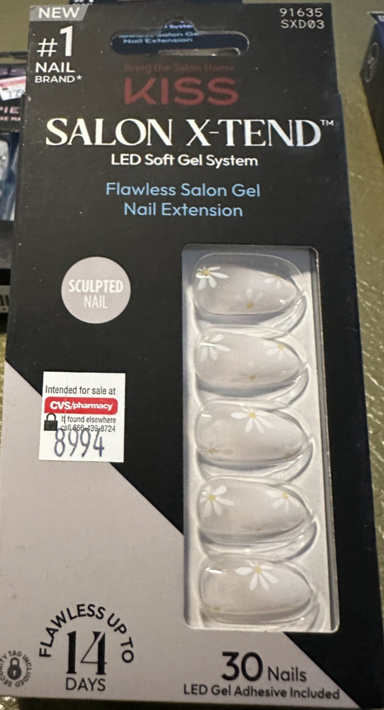 Kiss Nails Manicure Medium sculpted nails, white flowers Salon X-tend soft gel