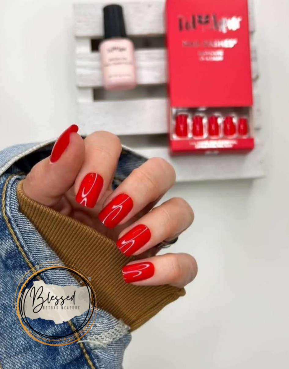 Red Aspen Press On Nails – Tulips For Tatum Short | Coffin | Classic Red | Gloss