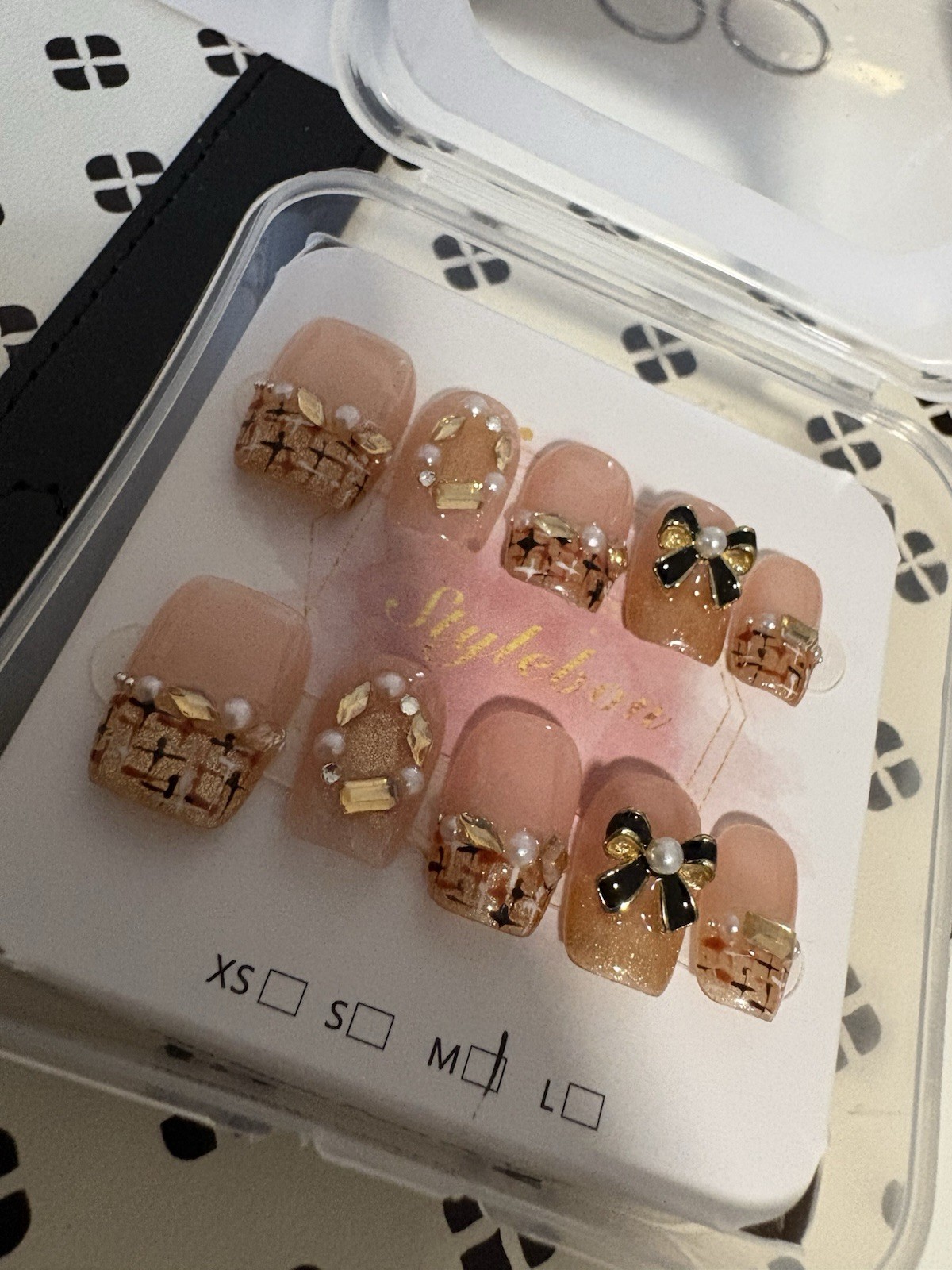3D Shiny Press-On Nails Beige/Gold Bow Pearl Square Short Acrylic Full Cover M
