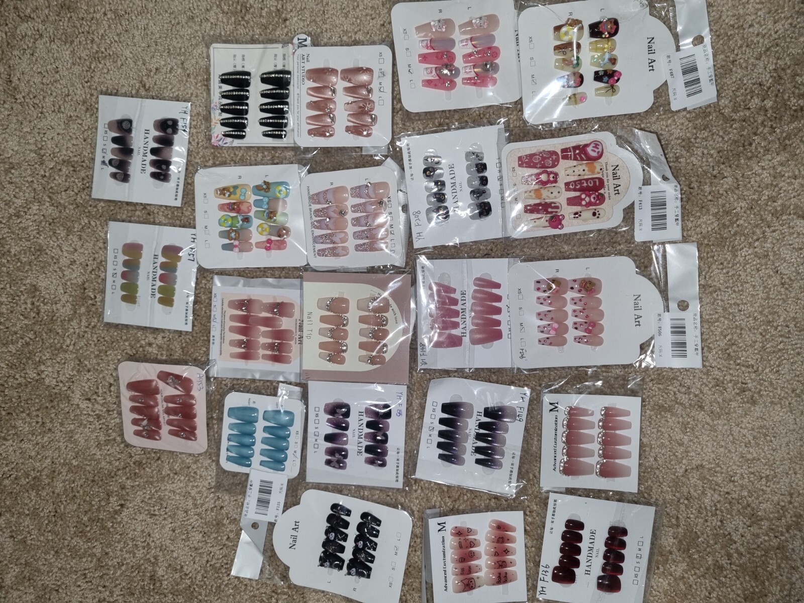 Bundle Of 22 Medium Size Press-on Nail Art Kit Hello Kitty Lotso Kuromi