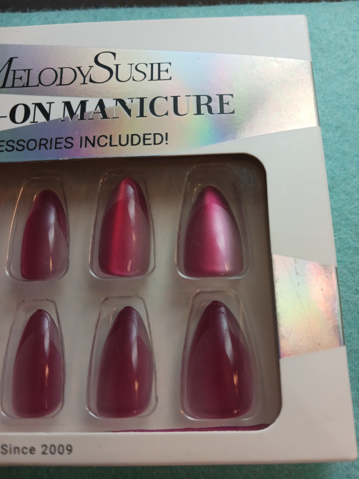 2x Melody Susie Nail Lot: Red Cats Eye Finish+ Green Deco Press On Kit