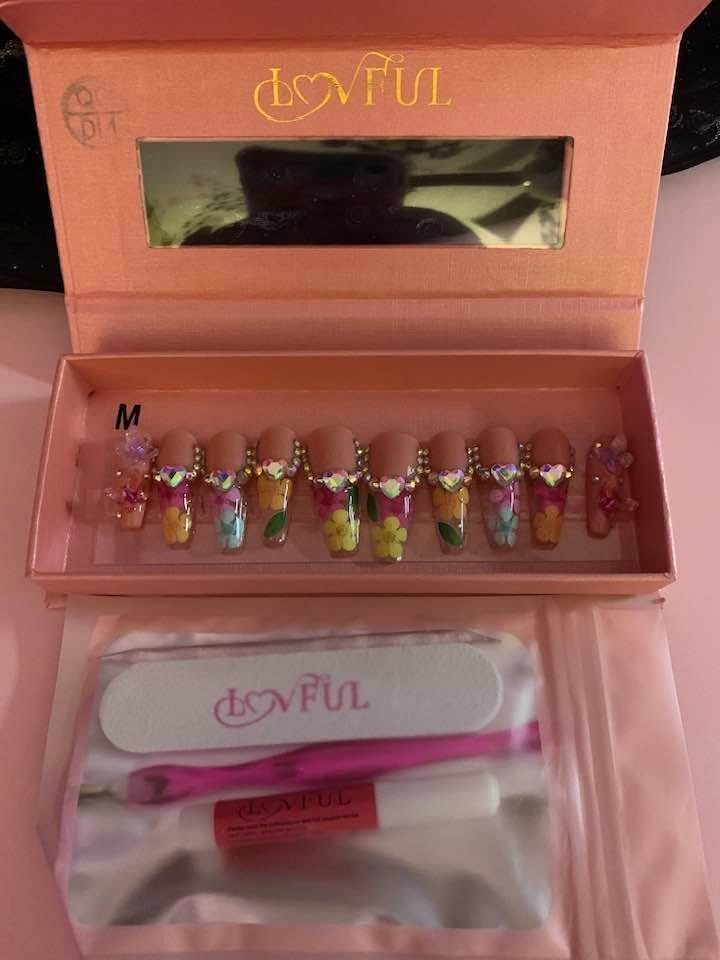 Lovful Flora Press on Nails Brand New Medium Size Coffin