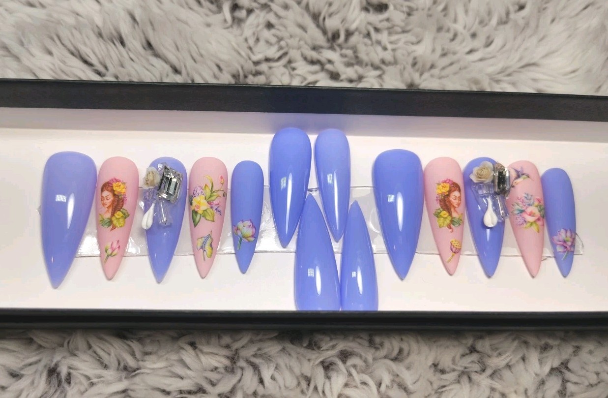 Handmade Nails. Size Large(0,4,3,5,7) Includes Application Kit