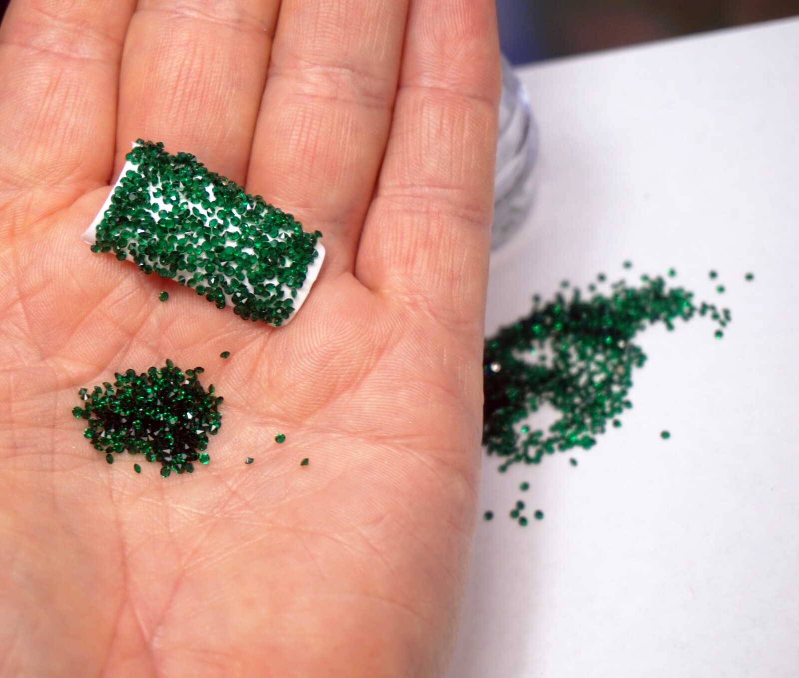 GREEN PREMIUM CRYSTALS FOR NAILS 1000 Pixiecrystals 3D Nail Art Small Gift