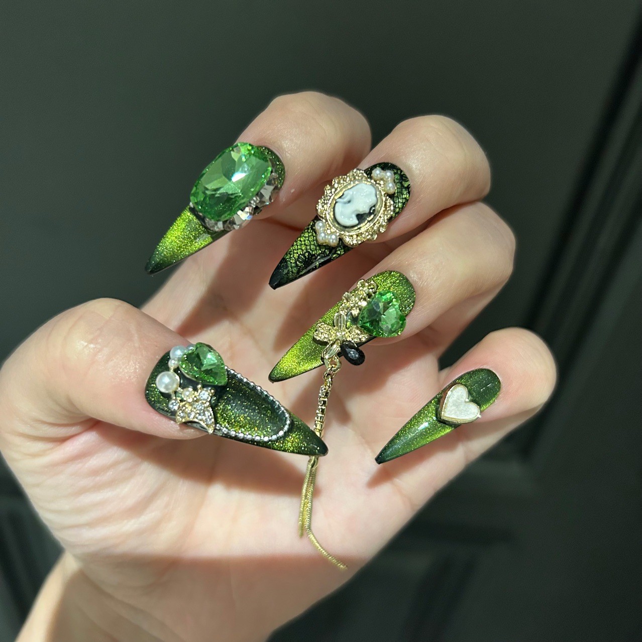 Luxury Emerald Green Cat Eye Butterfly Handmade Press On Nails