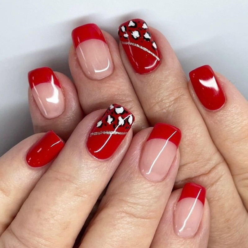 24Pcs Holiday Press on Nail Short Square Leopard Designs for Fashionable Look
