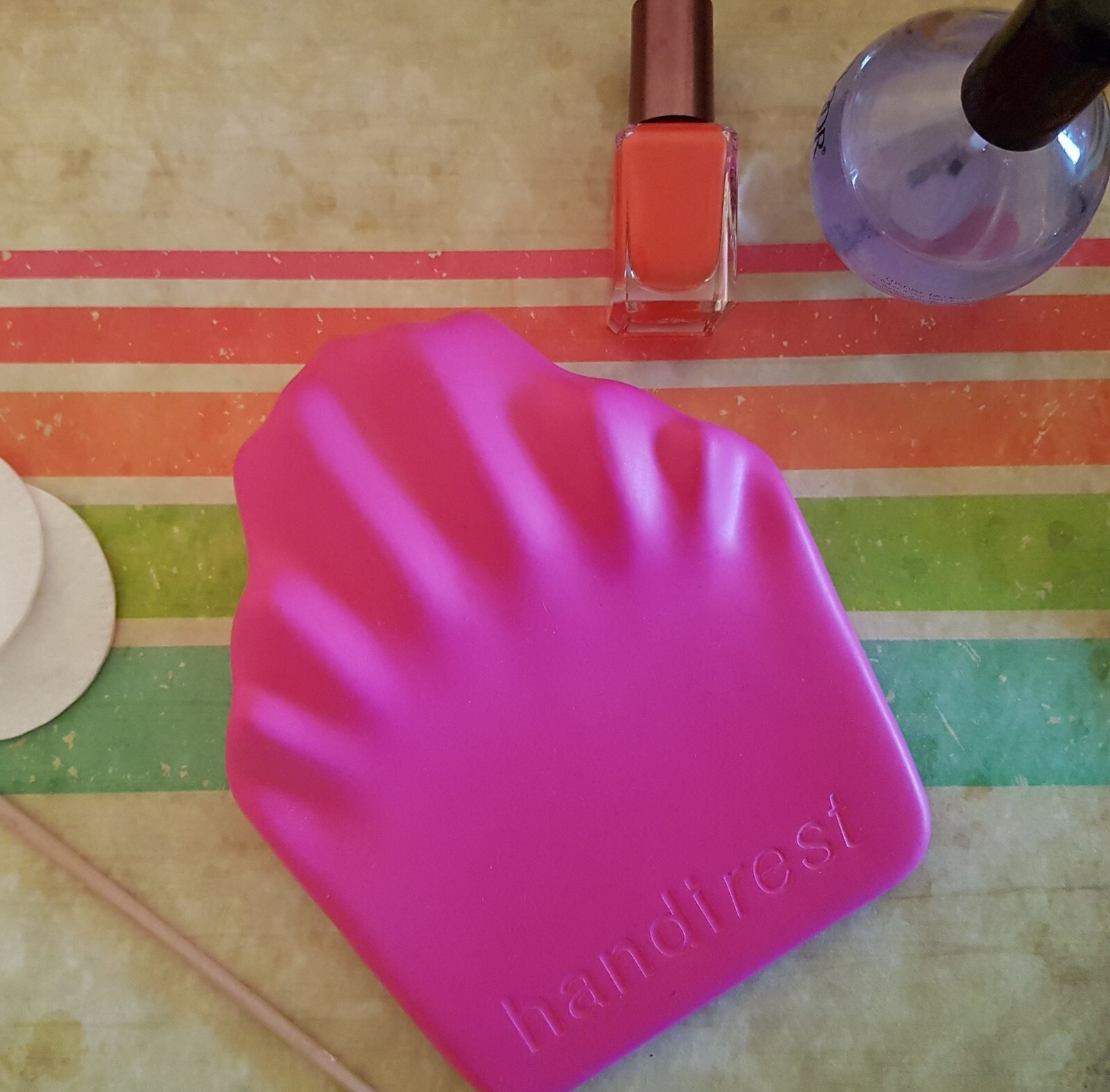 Handirest Manicure Accessory – New – Boxed – Nail Art Tool – Pink Colour