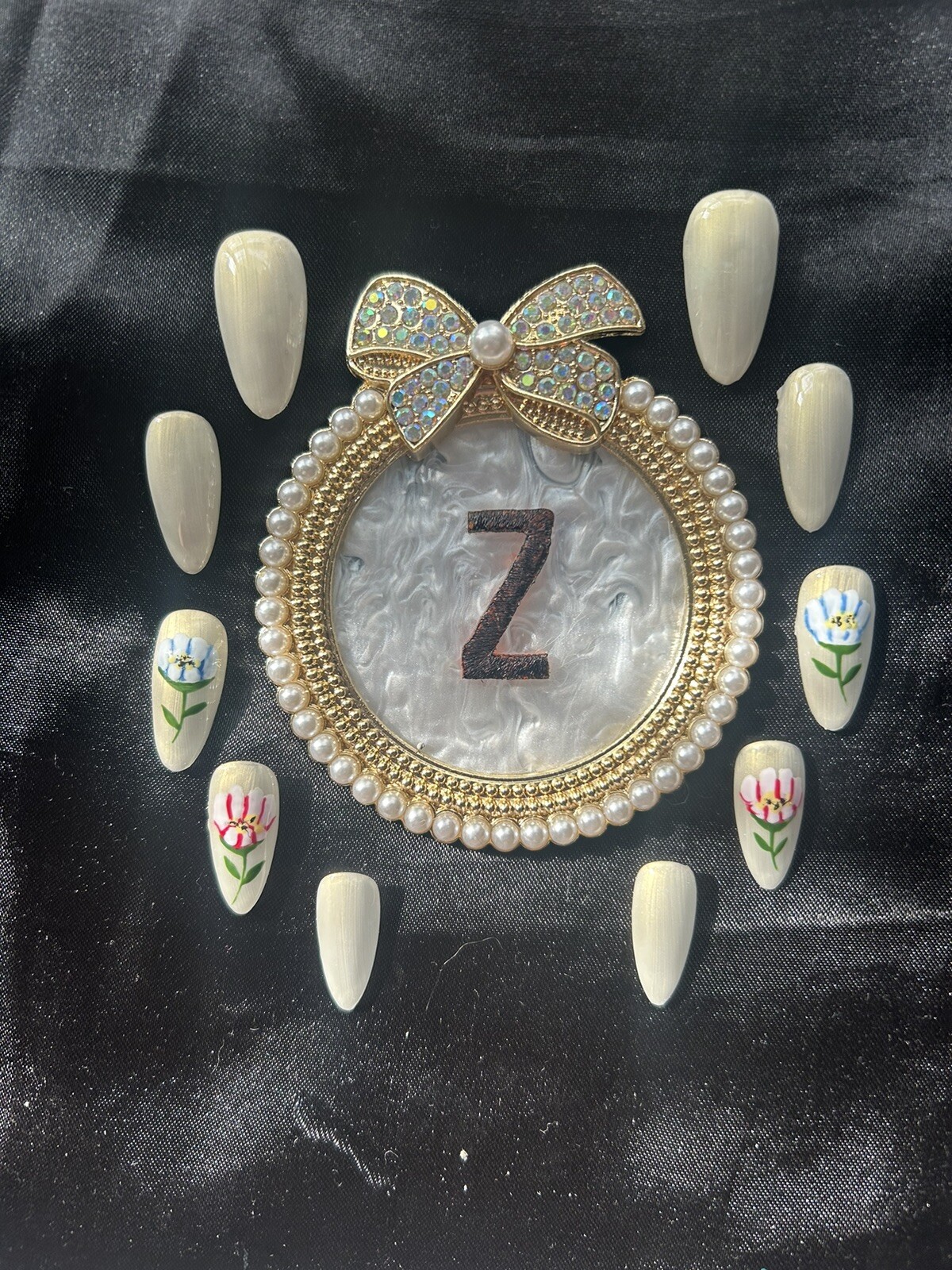 Z NAILZ! Handmade Shimmery Off White M Almond W/flowers On 2 Press On Nails