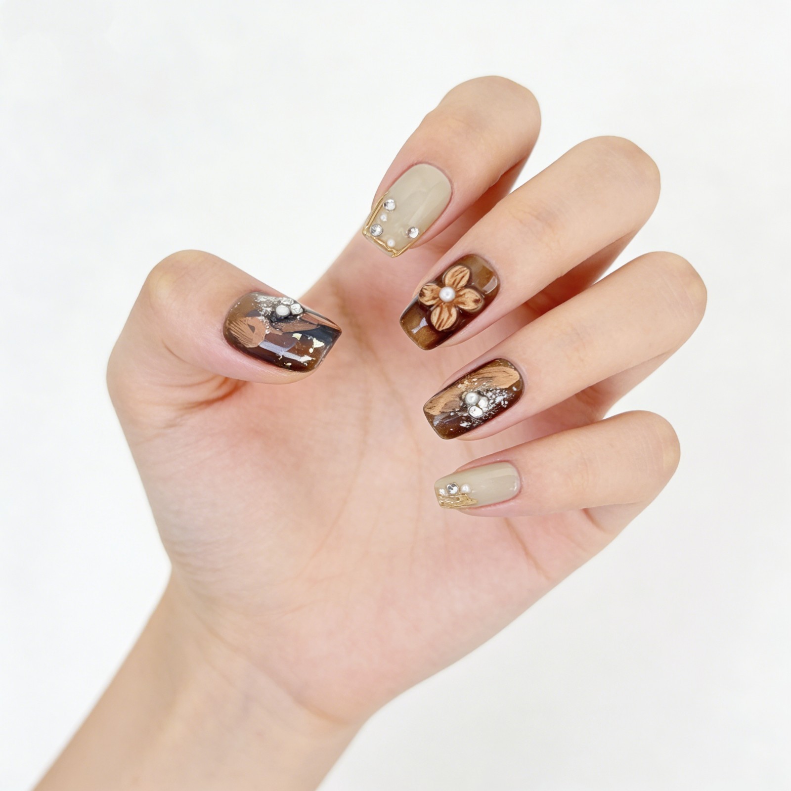 Vintage Gold Amber Press-On Nails with Pearl & Metal Flowers – Square Shape