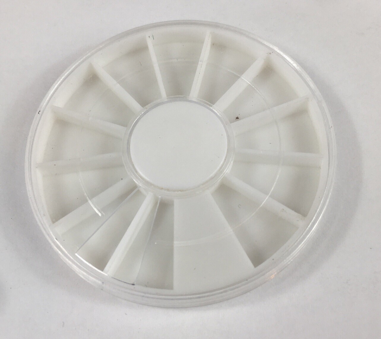 10pcs Nail Art Storage Box 12 Grids Round Dustproof Clear Jewelry Organize