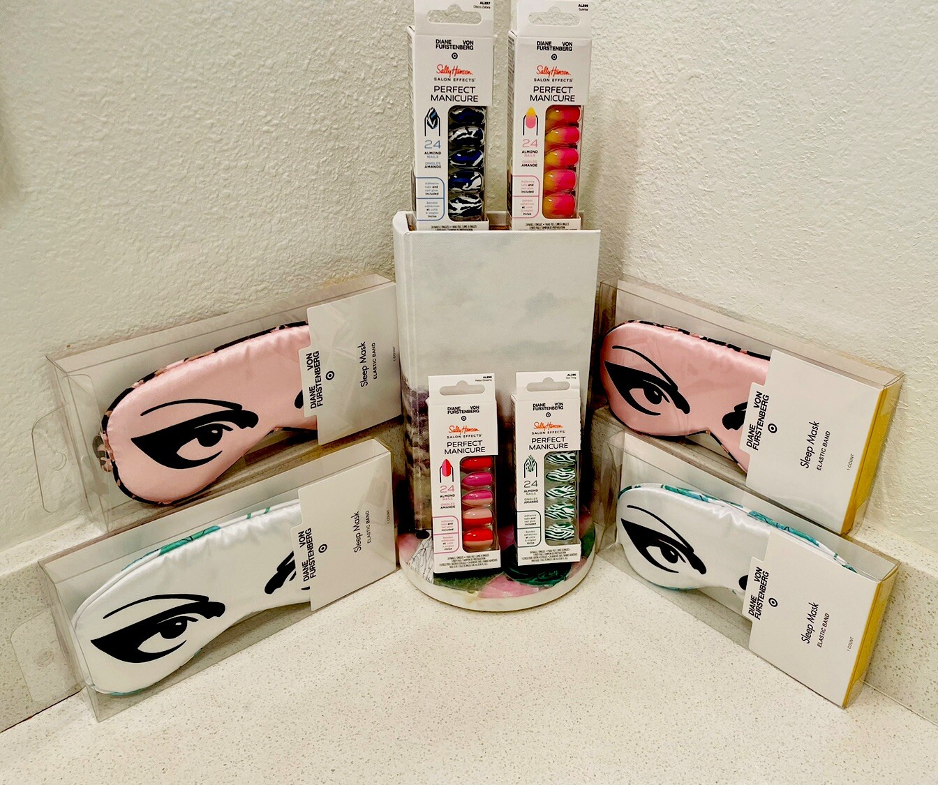 Diane Von Furstenberg x Sally Hanson 4 Pack RARE Adhesive Nails/ Sleep Masks NWT