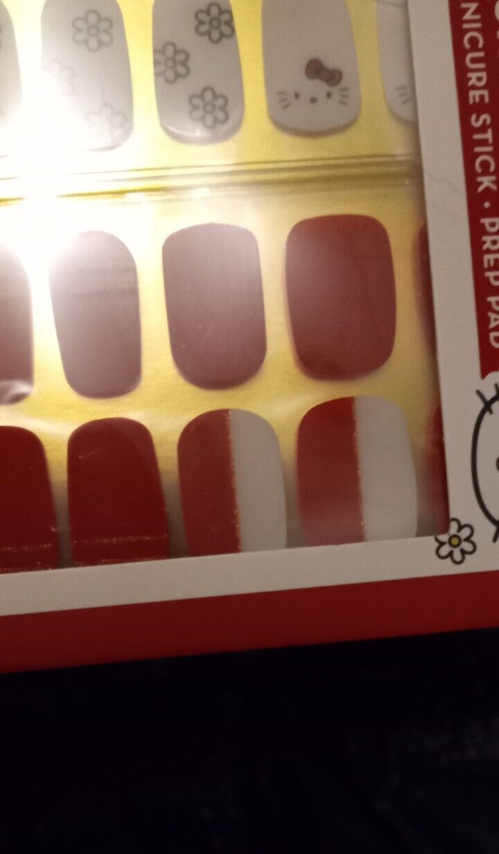 Sanrio The Créme Shop HELLO KITTY CLASSIC CUTIE Red & White Gel Nail Strips❤️
