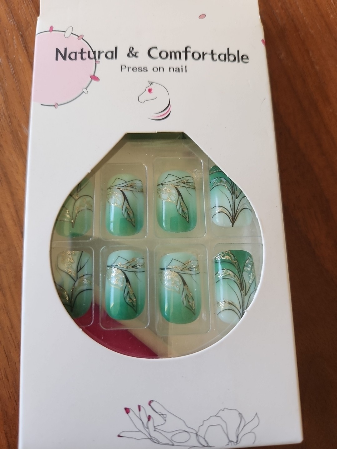 Natural And Comfortable Press On NAILS BEAUTIFUL GREEN AND BLACK AND WHITE.