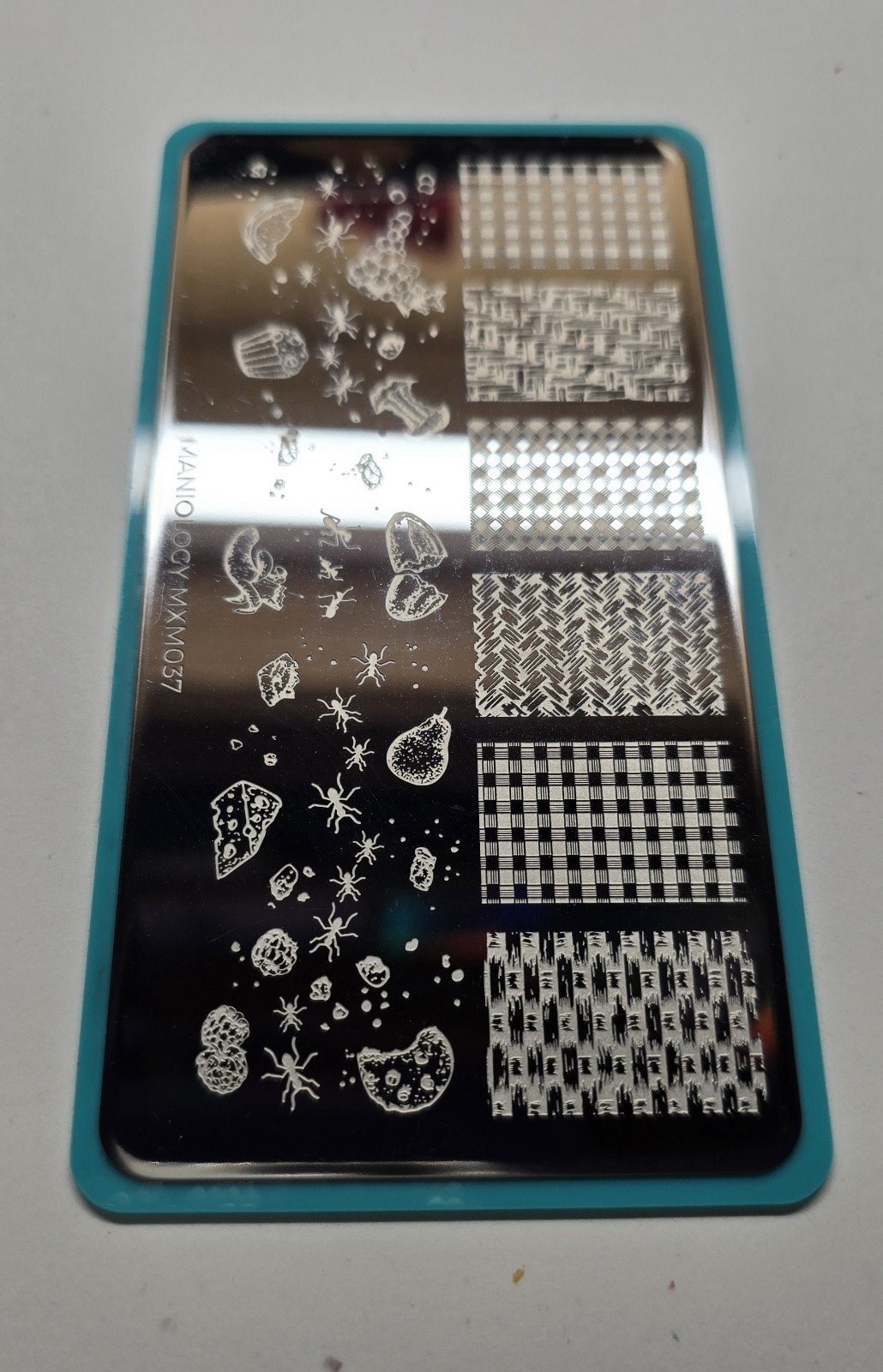 Maniology Nail Stamping Plate MXM037 Picnic Food Snacks Ants