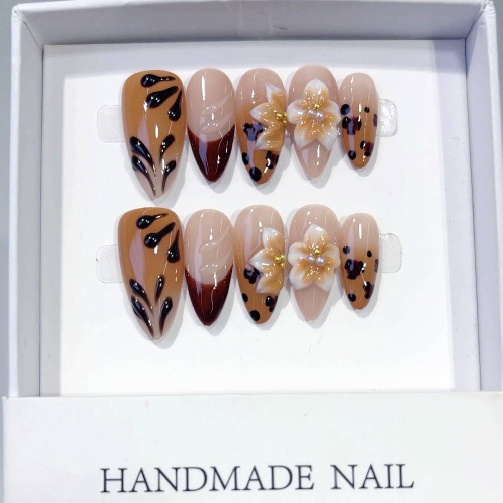 Amber 3D Carved Leopard Nails Floral Elegant Style Party Press On Nails