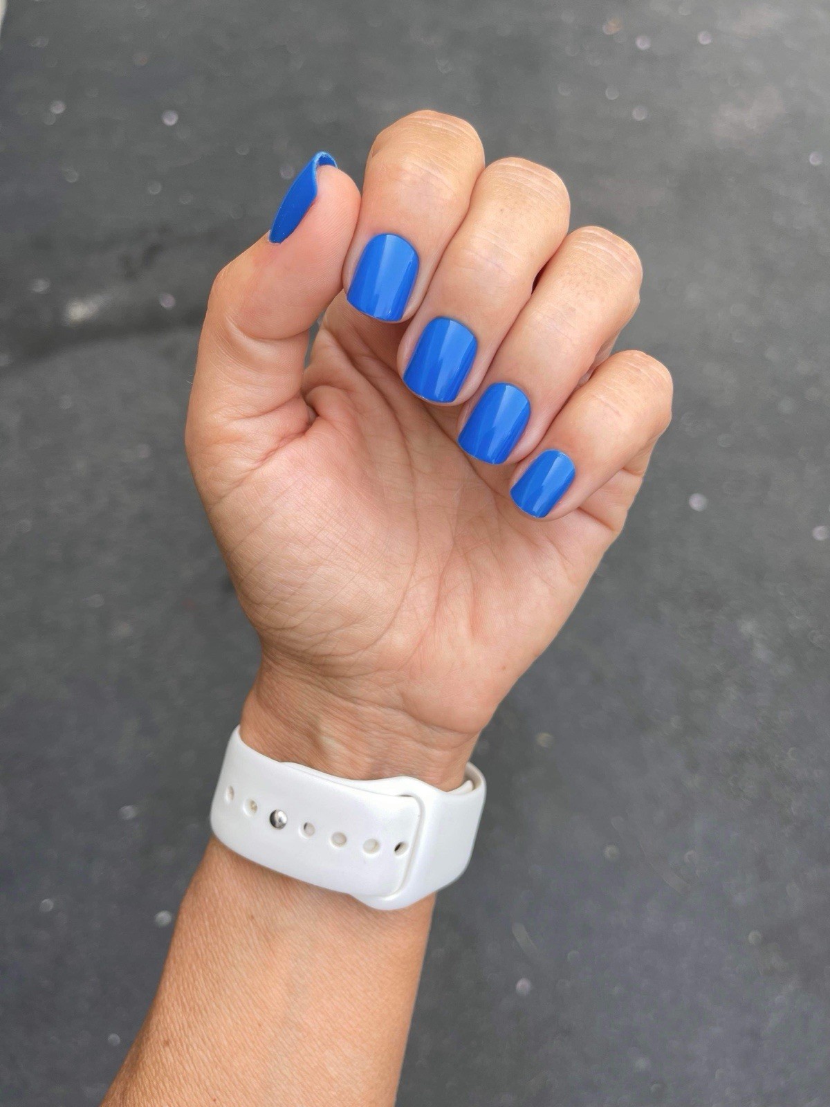 Red Aspen Press On Nails, Short Square, Blue Skye