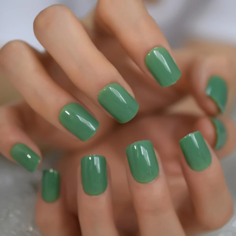 24 short green Press on Nails kit with glue