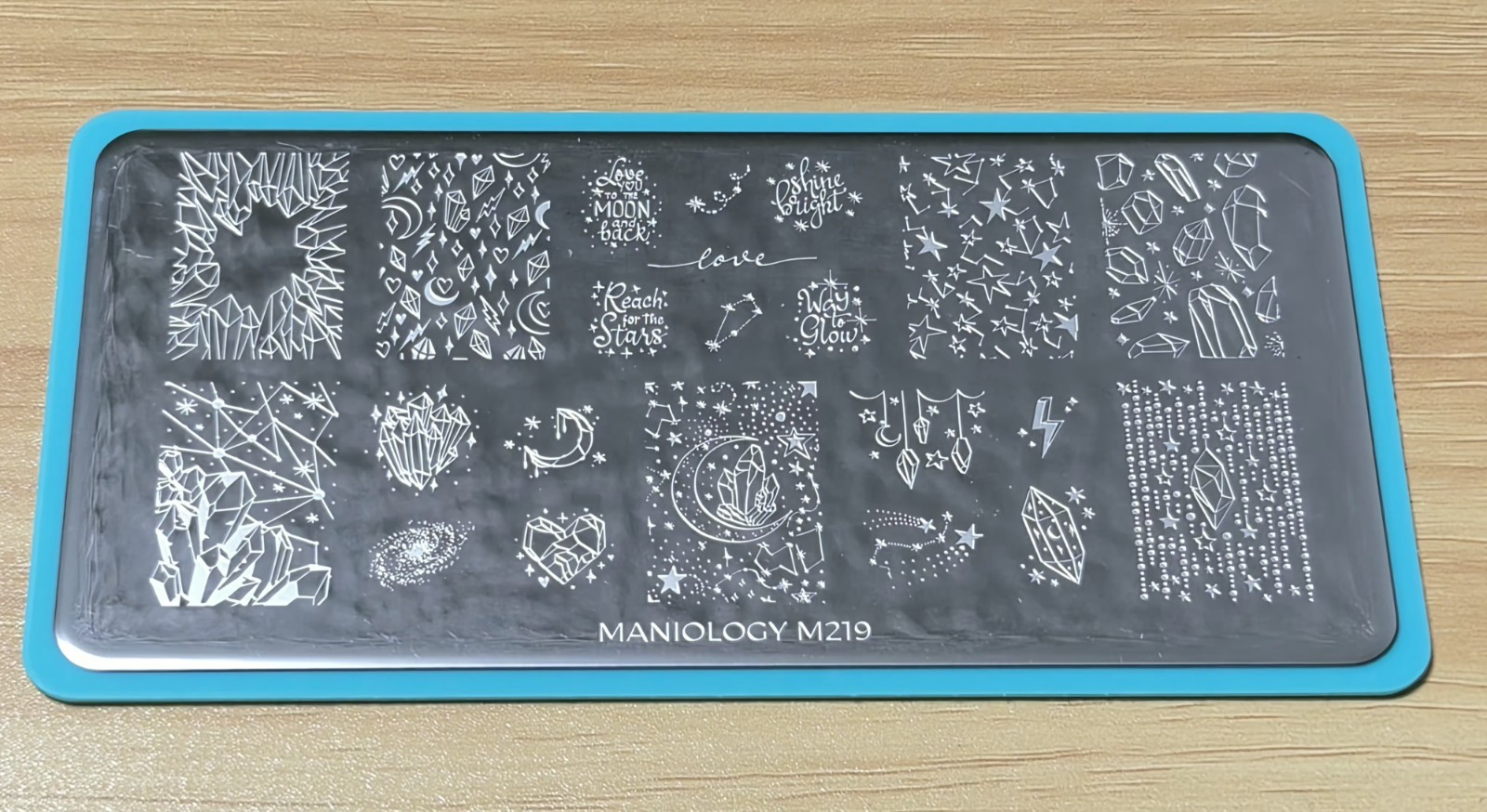 Maniology Nail Stamping Plate Bundle M219 Crystal Galaxy & M272 Bleeding Hearts