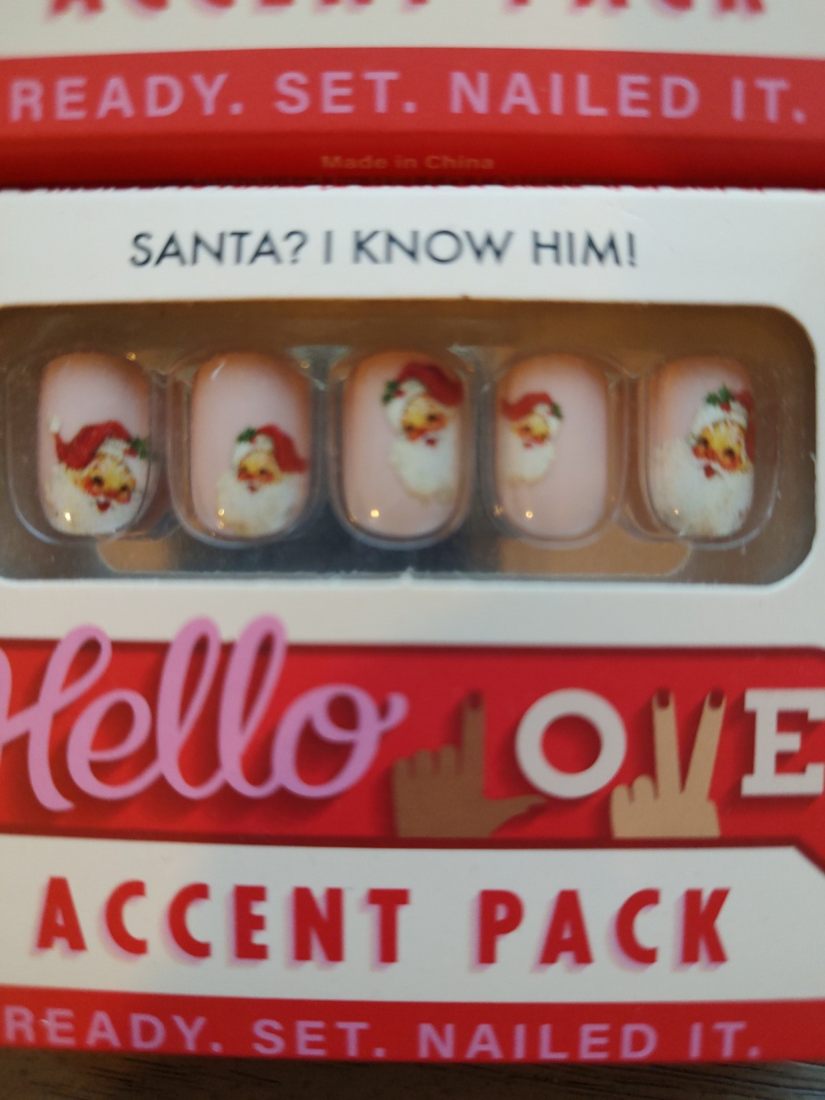 Hello Love Press On Nails Accent Pack ” SANTA? I KNOW HIM!’ new in box
