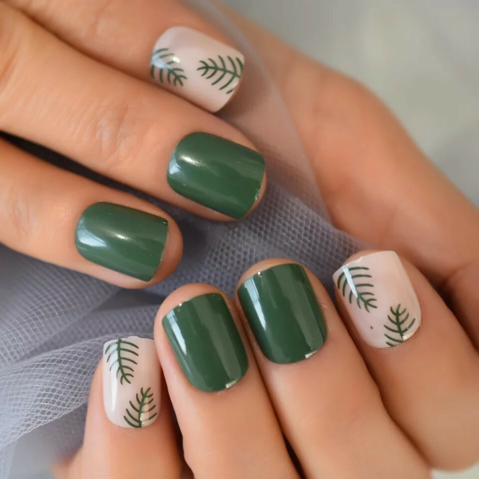 24 Green Leaf Press On Nails w/ Glue short nude