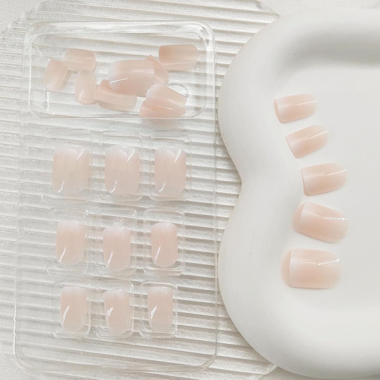 Short Press on Fake Nails Square Nude Ombre White Glue On Nails Full Cover