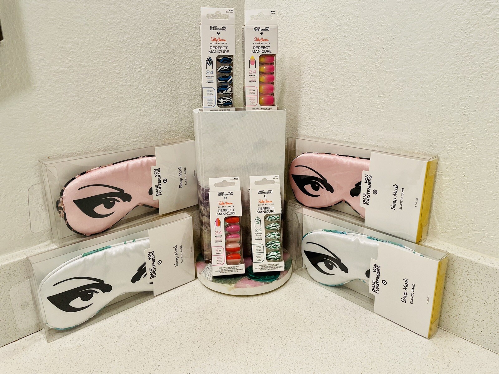 Diane Von Furstenberg X Sally Hanson 2024 RARE Adhesive Nail (4 sets) NWT