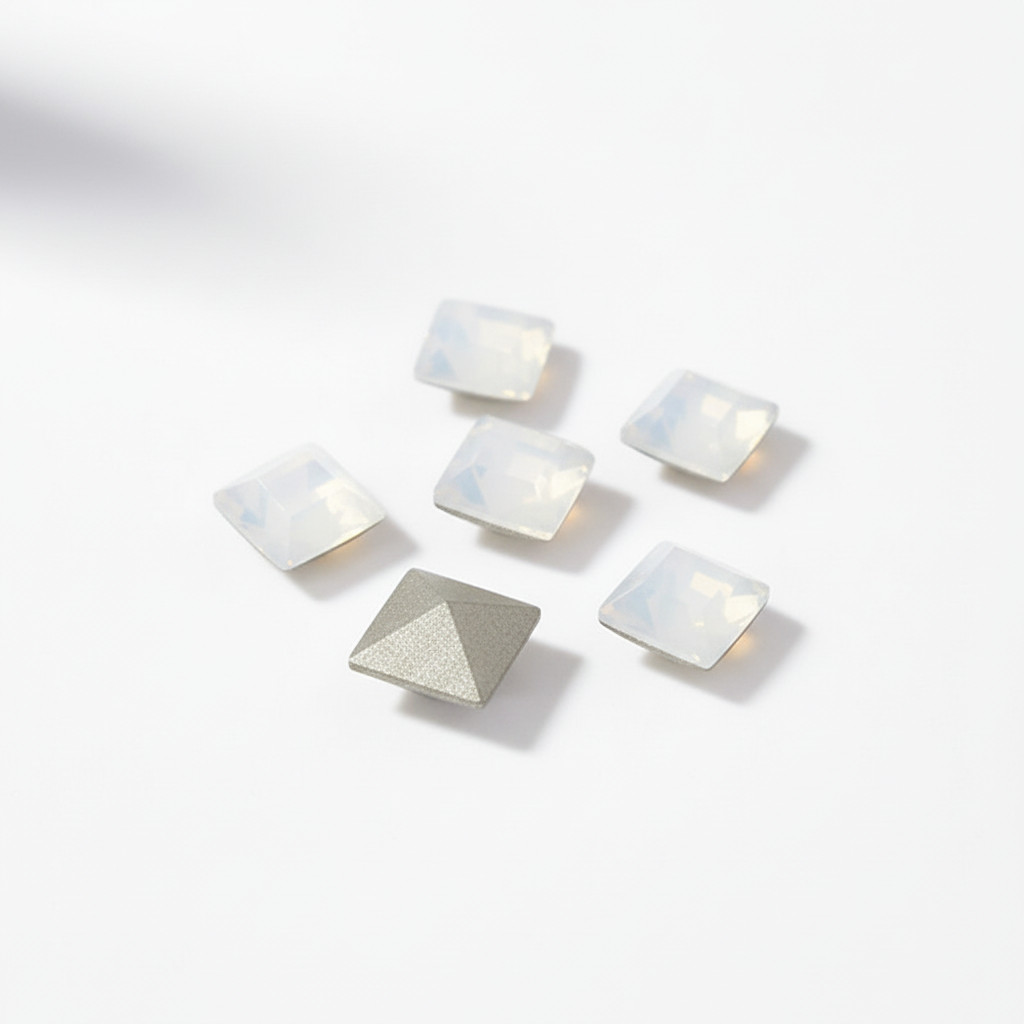Swarovski 4428 XILION Square Fancy Stone 4mm (10pcs)