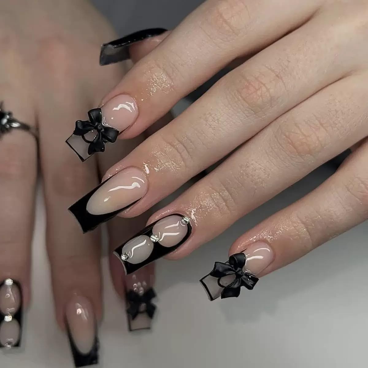 24 Pcs Reusable Black Bow Press On Nails – Glossy French Tips for Every Occasion