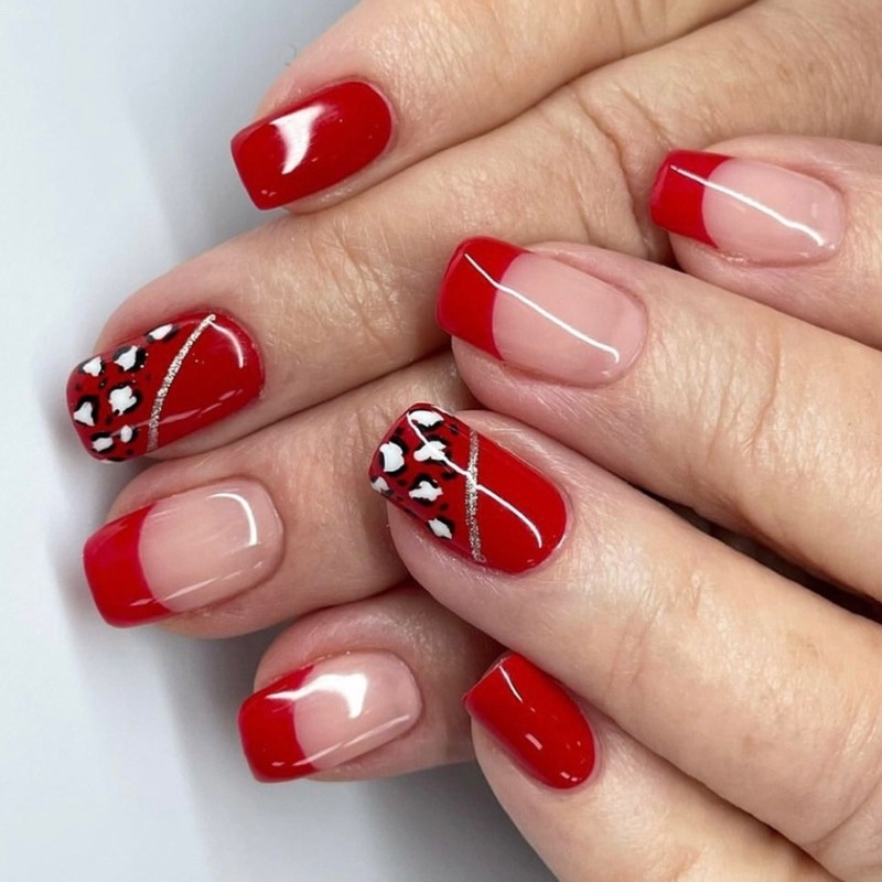 24Pcs Holiday Press on Nail Short Square Leopard Designs for Fashionable Look