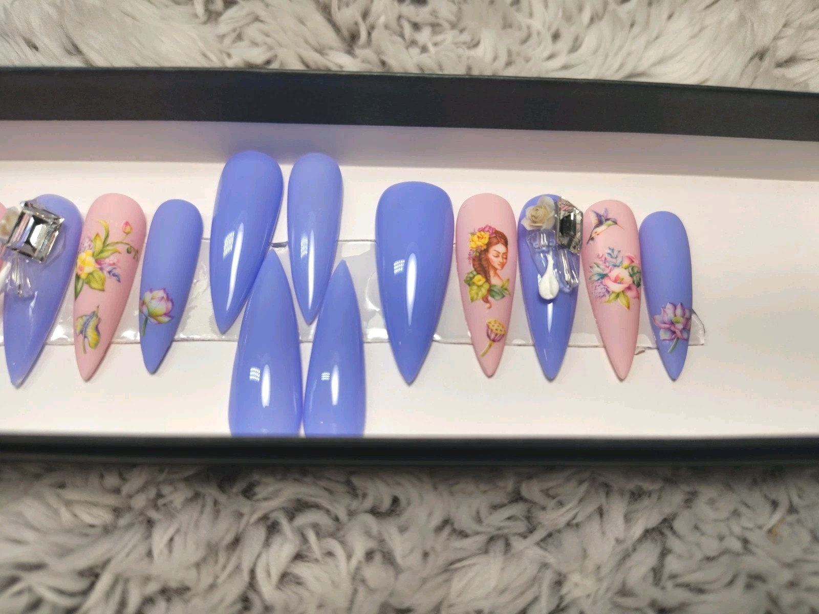 Handmade Nails. Size Large(0,4,3,5,7) Includes Application Kit